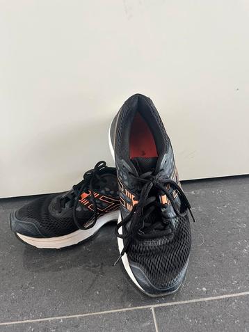 Asics running shoes beschikbaar voor biedingen
