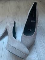 Nieuw suede pums maat 40, Pumps, Nieuw, Ophalen of Verzenden, Grijs