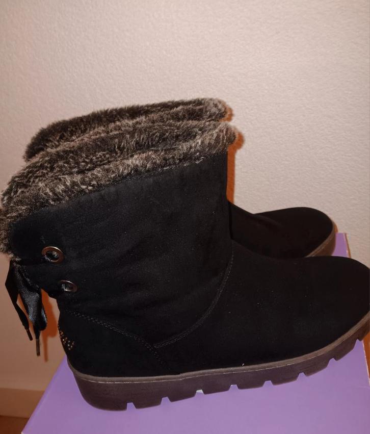 Mooie zwarte boots maat 42 warme voering., Kleding | Dames, Schoenen, Nieuw, Zwart, Ophalen of Verzenden