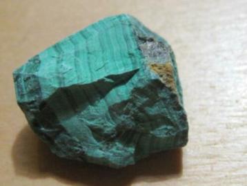 min. 2x ruwe edelsteen MALACHIET (4) beschikbaar voor biedingen