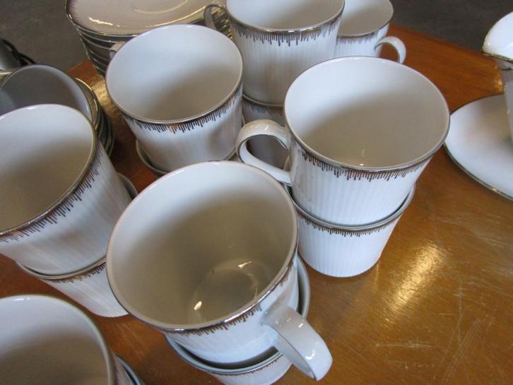 SERVIES,KOP, SCHOTEL,MELKKAN,Bavaria winterling, Huis en Inrichting, Keuken | Servies, Zo goed als nieuw, Kop(pen) en/of Schotel(s)