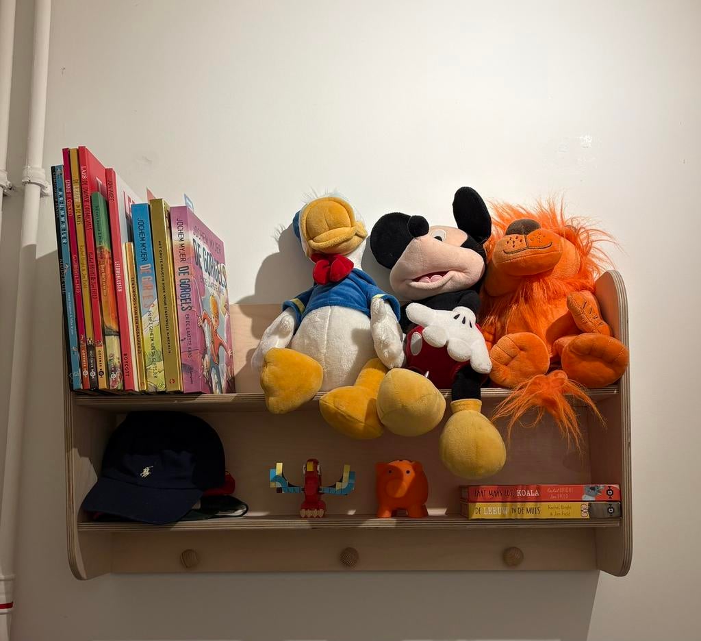 Leuk houten boekenrekje voor  boven commode, Ophalen, Zo goed als nieuw