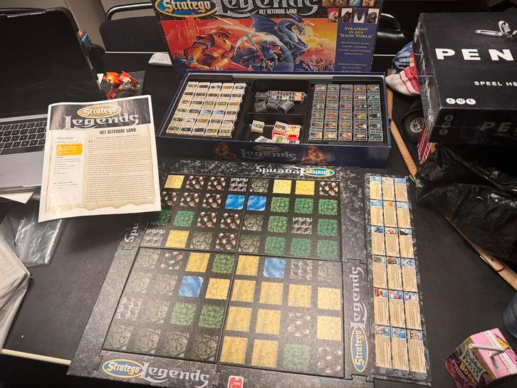 Stratego Legends Het getergde land, Hobby en Vrije tijd, Gezelschapsspellen | Bordspellen, Zo goed als nieuw, Ophalen of Verzenden