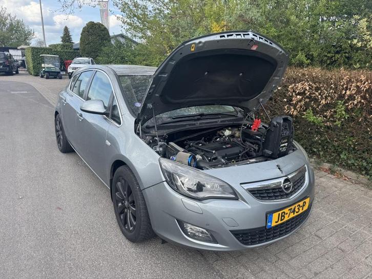 Opel Astra 1.6 Turbo Sport 5-Deurs 2010 Koppakking lek, Auto's, Opel, Bedrijf, Astra, ABS, Airbags, Airconditioning, Boordcomputer