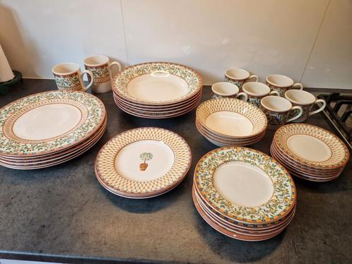 Lemon tree servies Johnson brothers incl. koffiepot etc, Huis en Inrichting, Keuken | Servies, Gebruikt, Compleet servies, Overige stijlen