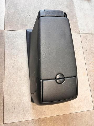 Ford Middenconsole voor de achterbank beschikbaar voor biedingen