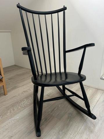 Vintage houten schommelstoel, zwart beschikbaar voor biedingen