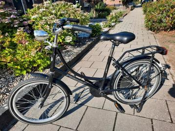 Mooie Meisjesfiets Oma Fiets Nieuwstaat  beschikbaar voor biedingen