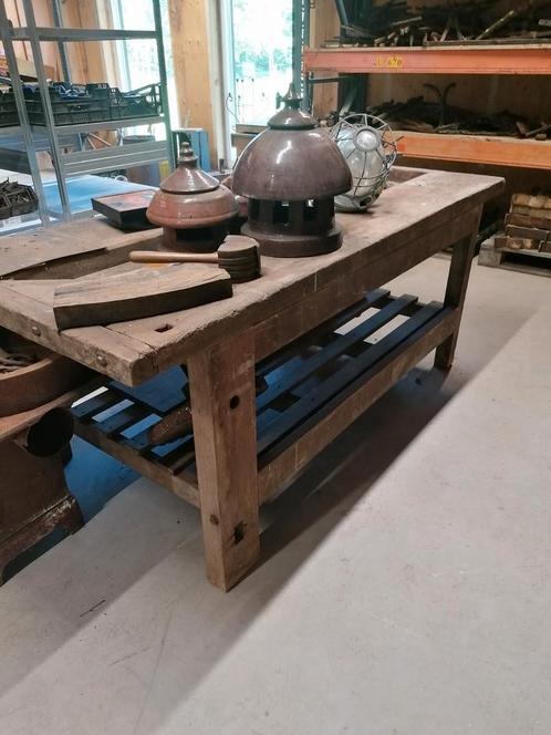 Prachtige oude werkbank € 395, Huis en Inrichting, Tafels | Sidetables, Zo goed als nieuw, 25 tot 50 cm, Rechthoekig, Eikenhout