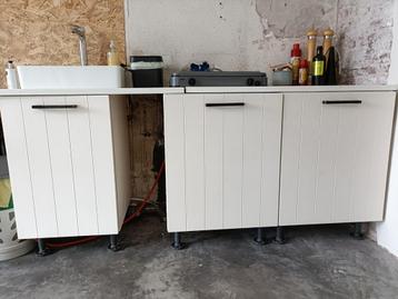 Keuken (exclusief apparatuur) beschikbaar voor biedingen