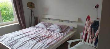 Ikea bed, bedframe, met bodem, zonder matras