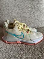 LeBron Witness 6, Ophalen of Verzenden, Zo goed als nieuw, Hardloopschoenen, Nike