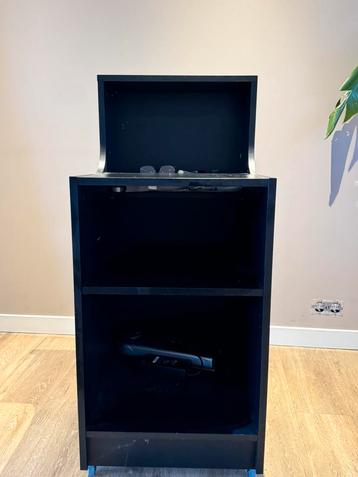 kleine kast of verrijdbare balie beschikbaar voor biedingen