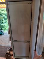 Indesit koelkast (Maakt lawaai), Ophalen, 200 liter of meer, 160 cm of meer, 45 tot 60 cm