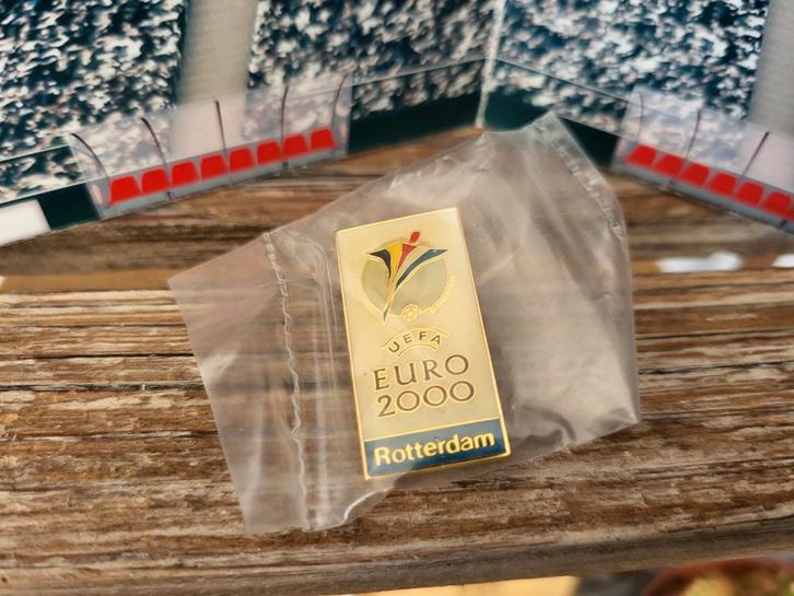 UEFA Euro 2000 Rotterdam pin, Verzamelen, Speldjes, Pins en Buttons, Zo goed als nieuw, Speldje of Pin, Sport, Ophalen