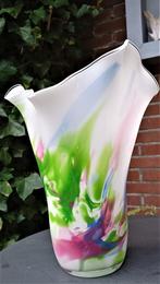 Handkerchief vase - zakdoeken vaas - hand vervaardigd glass, Huis en Inrichting, Woonaccessoires | Vazen, Minder dan 50 cm, Glas