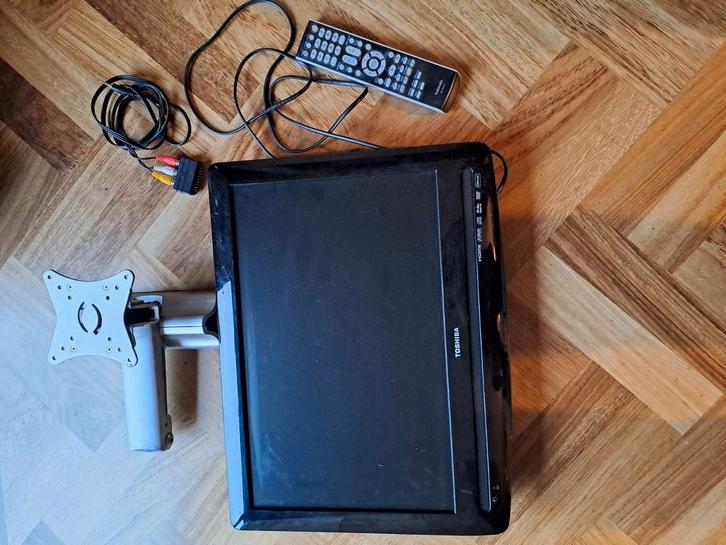 TV voor boot of caravan met ophangbeugel, Audio, Tv en Foto, Televisies, Zo goed als nieuw, 40 tot 60 cm, Toshiba, 50 Hz, Ophalen of Verzenden