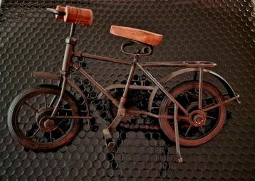Vintage Metalen Fiets Decoratie beschikbaar voor biedingen