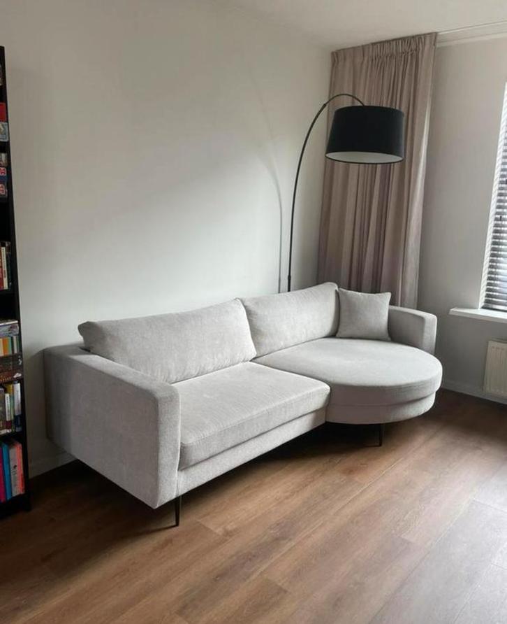Moderne hoekbank met chaise longue, Huis en Inrichting, Banken | Bankstellen, Zo goed als nieuw, Hoekbank, Vierpersoons of meer