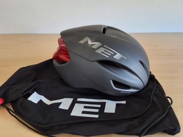 MET Mantra, maat S. Grijs / rood beschikbaar voor biedingen