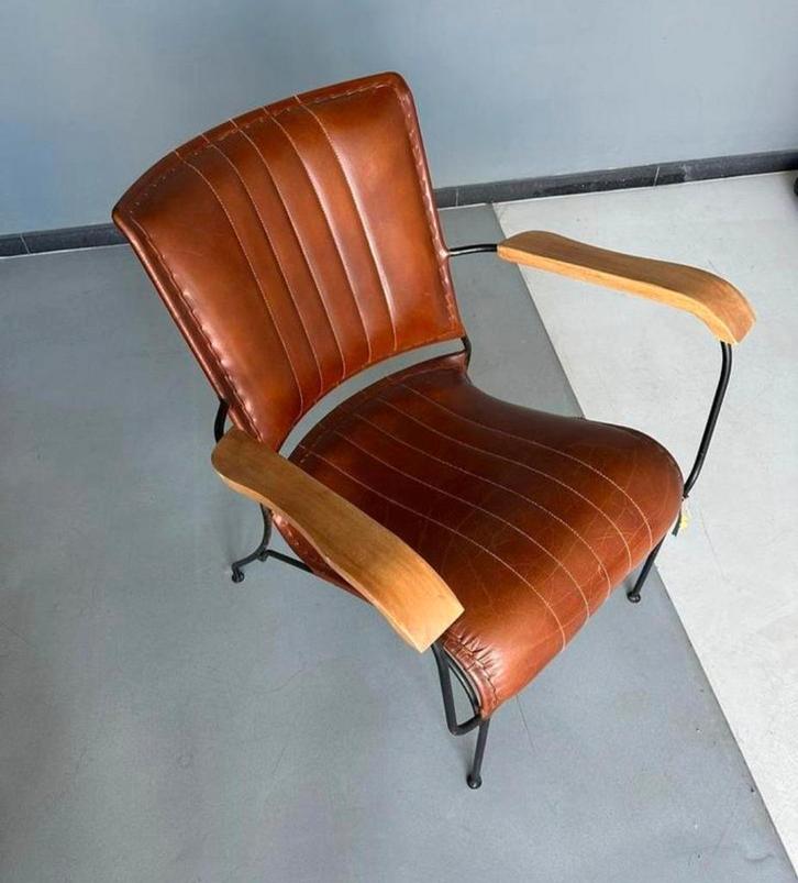 Buffellederen Leunstoel - Zo Goed Als Nieuw!, Huis en Inrichting, Fauteuils, Zo goed als nieuw, Hout, Leer, Metaal, 75 tot 100 cm