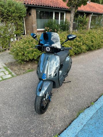 Custom vespa sprint nano grijs champagne (full option) beschikbaar voor biedingen