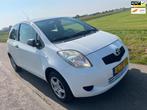 Toyota Yaris 1.0 VVTi + / nw model nieuwe apk, Voorwielaandrijving, Gebruikt, 750 kg, Wit
