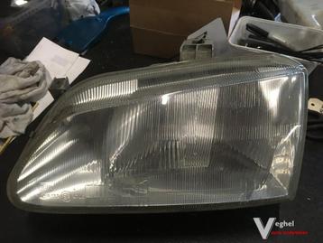Renault megane 1997 Koplamp links beschikbaar voor biedingen