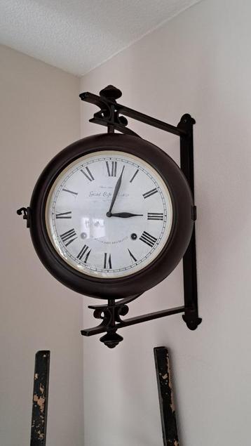 Wandklok retro antiek / stationsklok beschikbaar voor biedingen