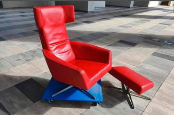 Leolux design Elixer Relax fauteuil + hocker rood leer beschikbaar voor biedingen