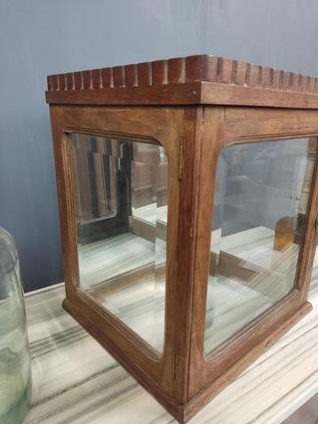 Antieke toonbank vitrine Vintage Eiken toonbank vitrinekast beschikbaar voor biedingen