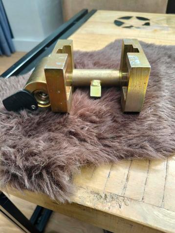 caravan disselslot  beschikbaar voor biedingen