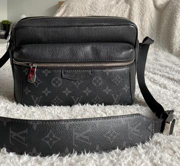 ZGAN Louis Vuitton schouder tasje beschikbaar voor biedingen