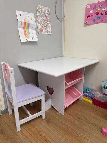 Kidkraft Speeltafel met Stoeltjes beschikbaar voor biedingen