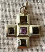 Zilveren kruisje met paarse edelsteen, Paars, Ophalen of Verzenden, Zo goed als nieuw, Met edelsteen