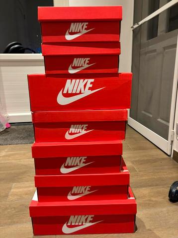 7 lege Nike schoen dozen 