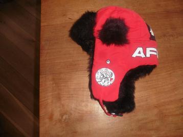 Ajax wintermuts met bont en oud logo. beschikbaar voor biedingen