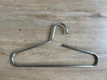Kledinghangers (14 stuks) beschikbaar voor biedingen