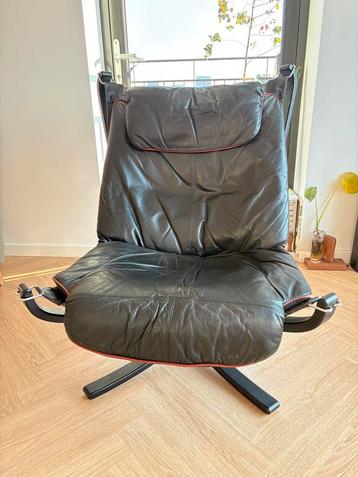 Varne Mobler Falcon chair, Sigurd Ressell. Zwart leer beschikbaar voor biedingen