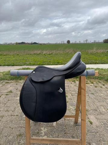Bates Caprilli CAIR Springzadel 17”  Boom verwisselbaar beschikbaar voor biedingen