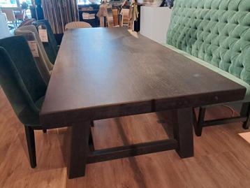 Eetkamertafel Van €1999 nu voor €989 beschikbaar voor biedingen