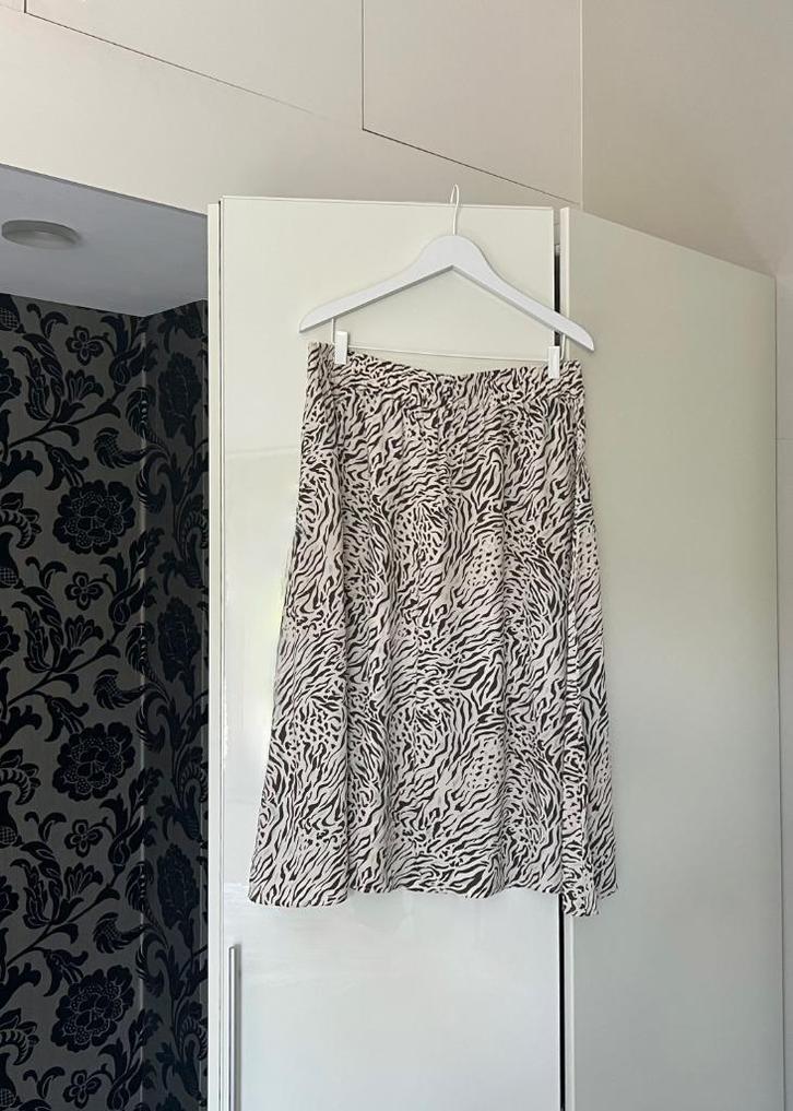 Nieuw: lange rok, klein patroon elastische tailleband large, Kleding | Dames, Rokken, Nieuw, Maat 42/44 (L), Overige kleuren, Onder de knie