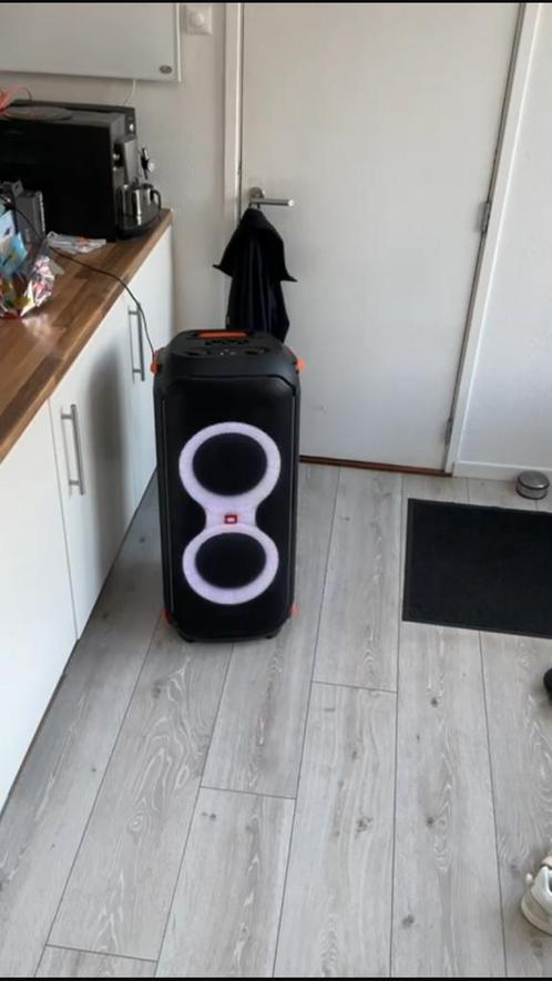 Verhuur JBL 710  partybox, Audio, Tv en Foto, Luidsprekers, Zo goed als nieuw, 120 watt of meer, JBL, Ophalen of Verzenden