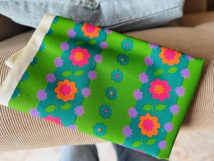 Stof groen roze lila bloemen jaren 70 stof vintage, Hobby en Vrije tijd, Stoffen en Lappen, Nieuw, Katoen, 120 cm of meer, 30 tot 200 cm