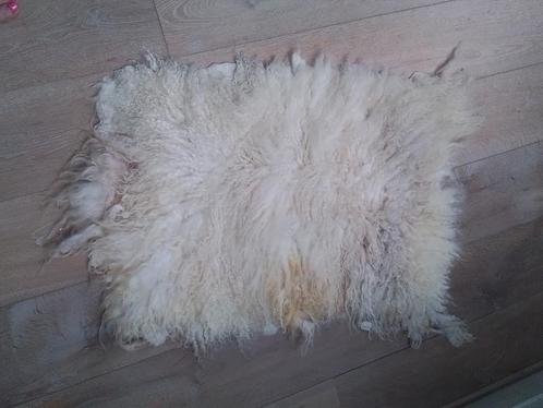Mooie lichte gevilte Racka vacht, Hobby en Vrije tijd, Vilt, Nieuw, Gebruiksvoorwerp, Ophalen of Verzenden
