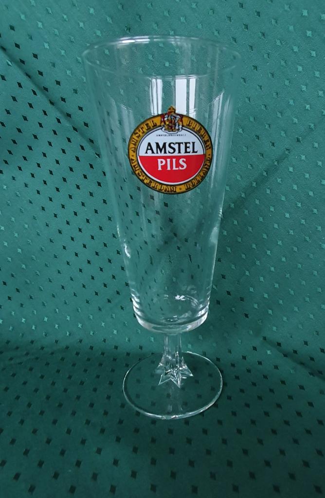 Amstel pils bierglas op voet., Ophalen of Verzenden, Zo goed als nieuw, Glas of Glazen, Amstel
