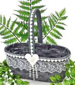 Mooie rieten strooimandje met een witte hartje., Ophalen of Verzenden, Nieuw, Feestartikel, Geboorte of Huwelijk