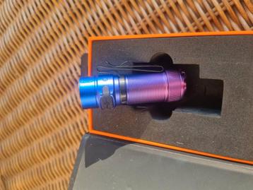 De Fenix ​​E18R V2.0 is een ultra compacte EDC-zaklamp beschikbaar voor biedingen