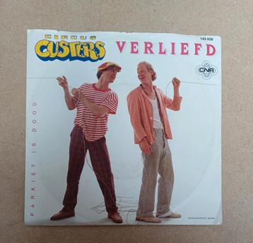 Circus Custers - Verliefd beschikbaar voor biedingen