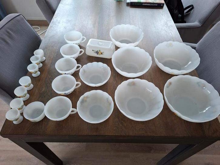 Vintage Melkglas Servies met Fruitmotief, Huis en Inrichting, Keuken | Servies, Gebruikt, Compleet servies, Overige stijlen, Glas